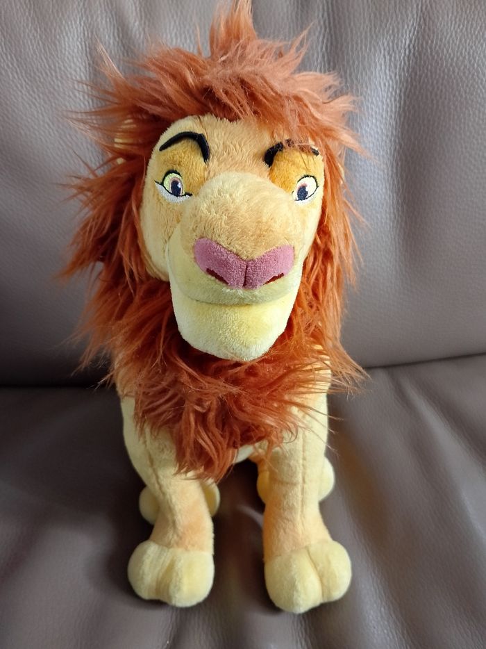 Peluche moufasa roi lion Disney store 40 cm
