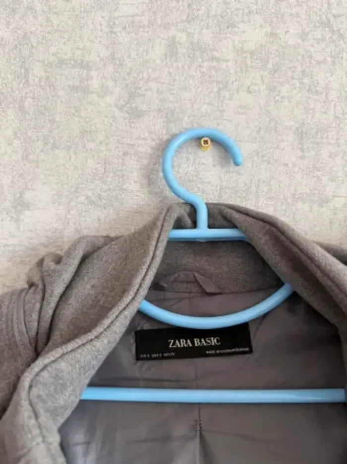 Manteau gris d’hiver Zara à capuche à fourrure détachable taille S - photo numéro 2