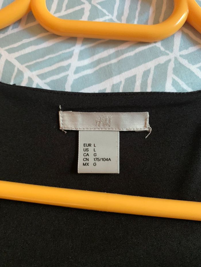 Haut noir décolleté V fines bretelles H&M taille L - photo numéro 6