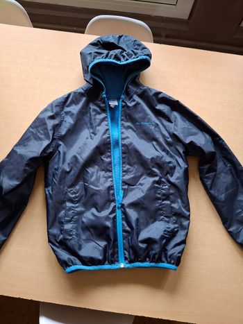 Blouson imperméable Decathlon 8/9 ans