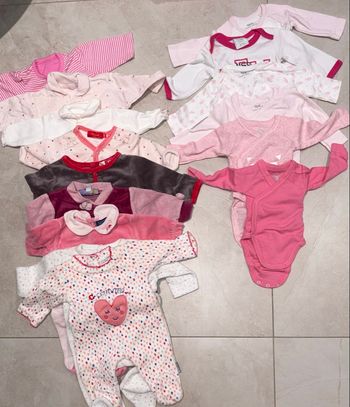 Lot vêtements 0/1 mois fille