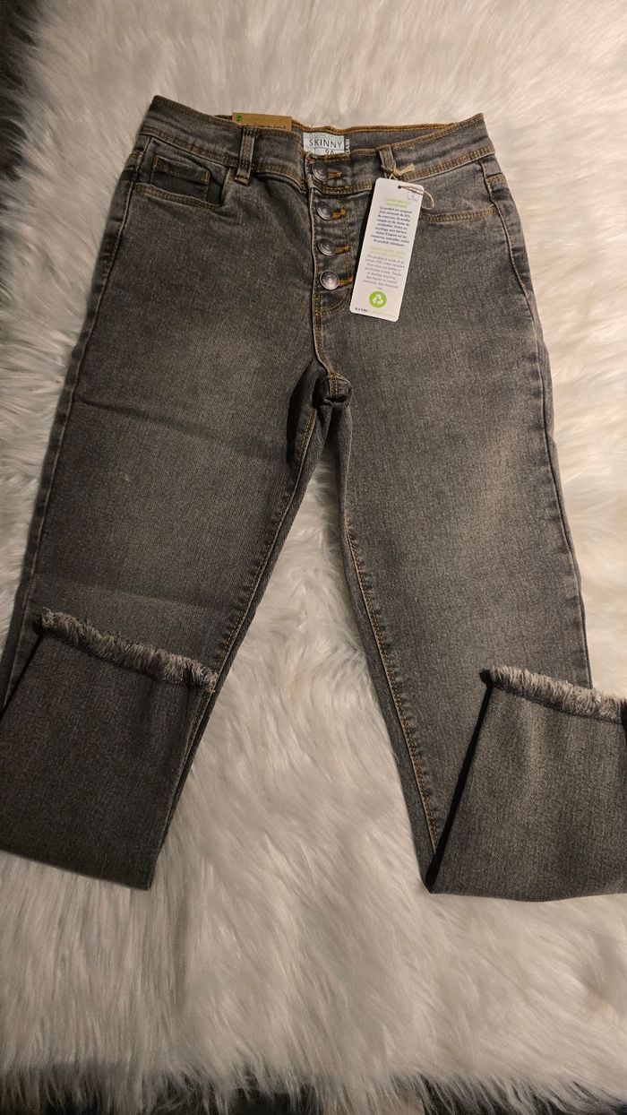 Neuf (non porté) 🏷🥰😍 jeans skinny 9 ans fille 😍🥰 - photo numéro 2