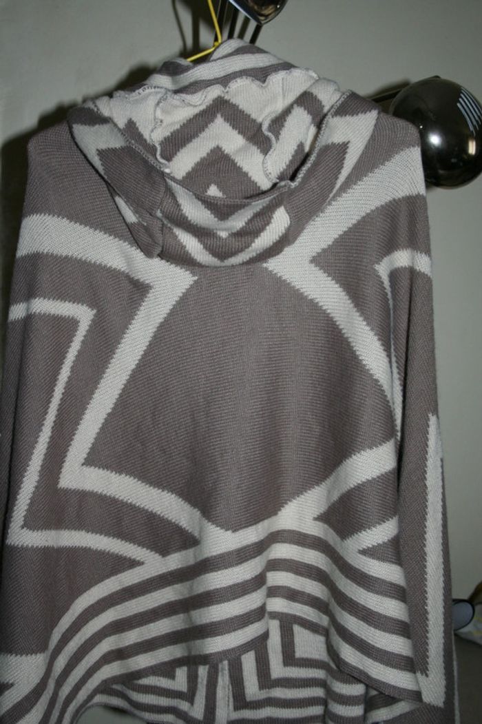 🌸👍Pour cet hiver 👍#Poncho #oversize motifs #ethniques beige à capuche "Naf Naf" 🌸 - photo numéro 4