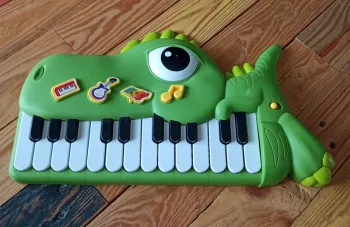 Piano crocodiles