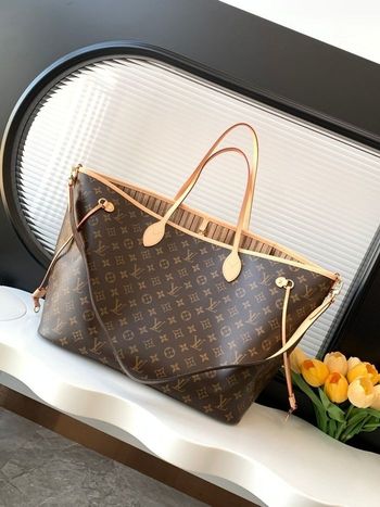 Louis Vuitton Neverfull
Bandouliere Inside Out GM
M11948