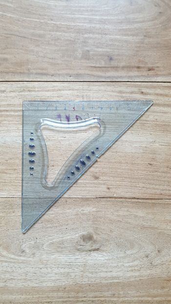 Fourniture scolaire équerre 