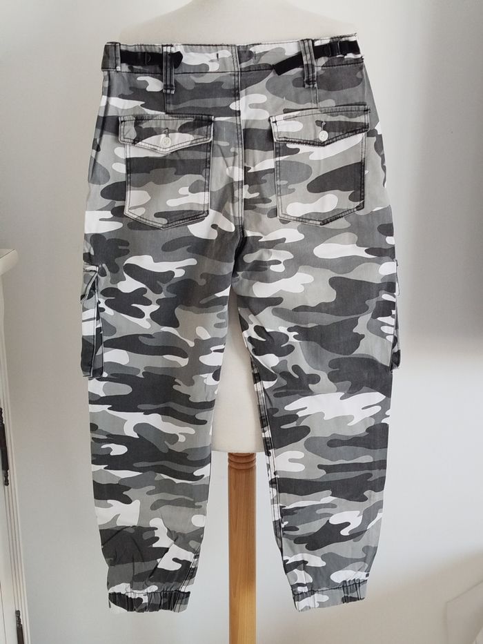 Pantalon cargo gris camouflage Bershka taille 38 - photo numéro 2