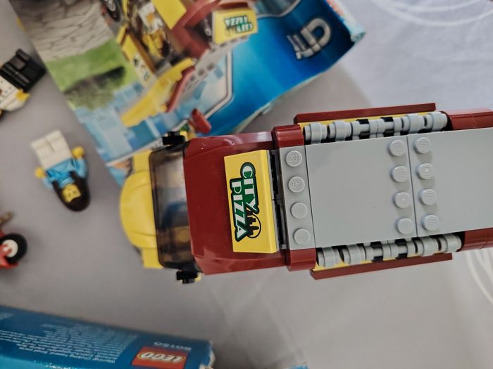 Lego city camion pizza - photo numéro 3