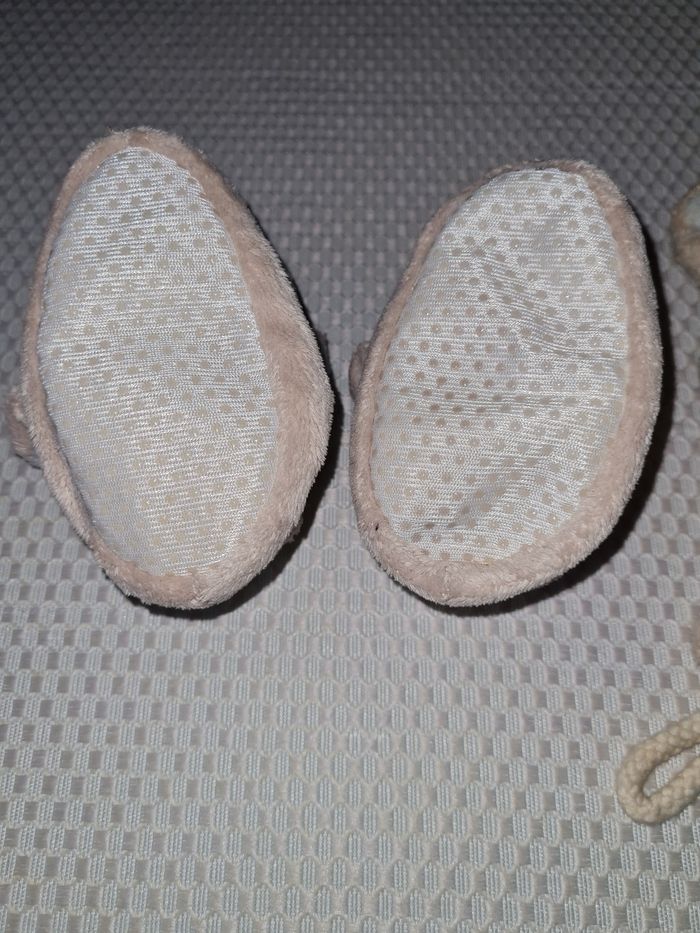 Lot chausson 3/6 mois attache sucette - photo numéro 2