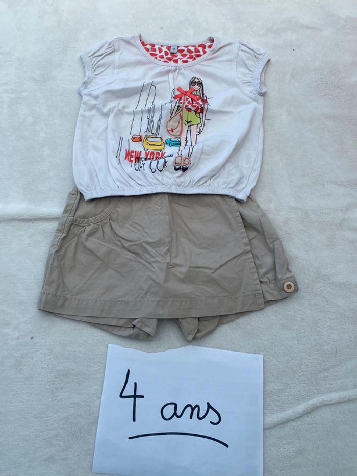 Très bel ensemble short jupe t-shirt 4 ans