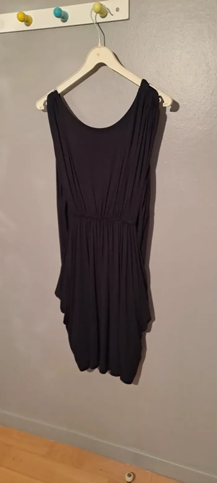 Robe noire manches courtes - Marque Kiabi Woman - Taille 42 - Très bon état. - photo numéro 10
