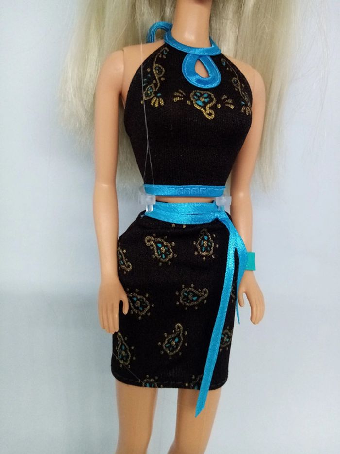 Superbe barbie + outfit fashion avenue - photo numéro 4
