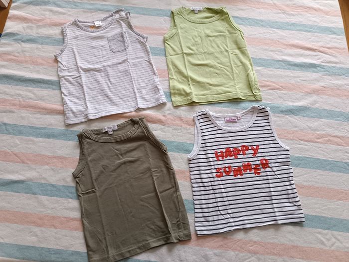 Lot 4 tee shirt sans manches 9 mois