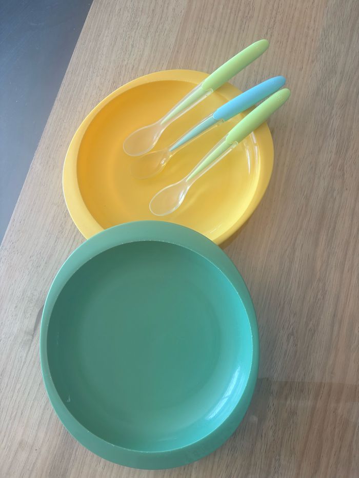 Assiettes et cuillères