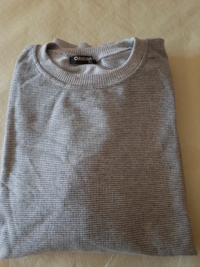 Pull très léger. Tbe