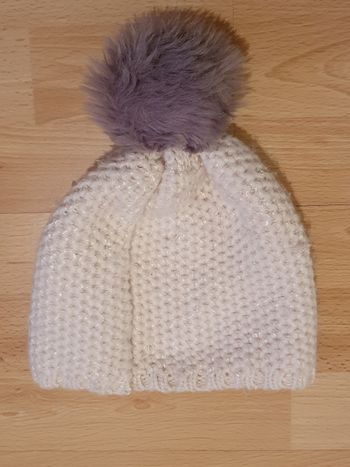 Bonnet blanc à pompon camaïeu