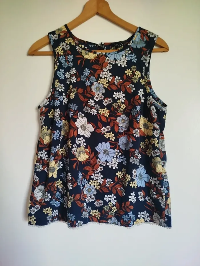 Jolie blouse sans manche/ débardeur