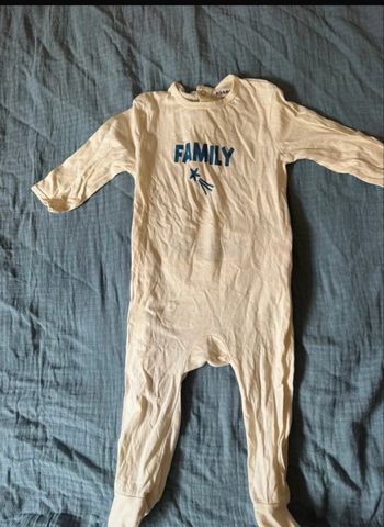 Lot de huit pyjamas