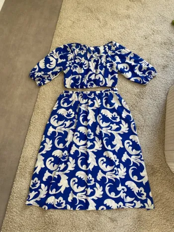 Ensemble jupe et haut à motifs blanc et bleu H&M