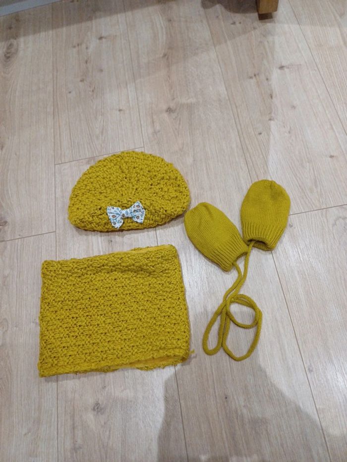 Ensemble moufles béret et snood moutarde