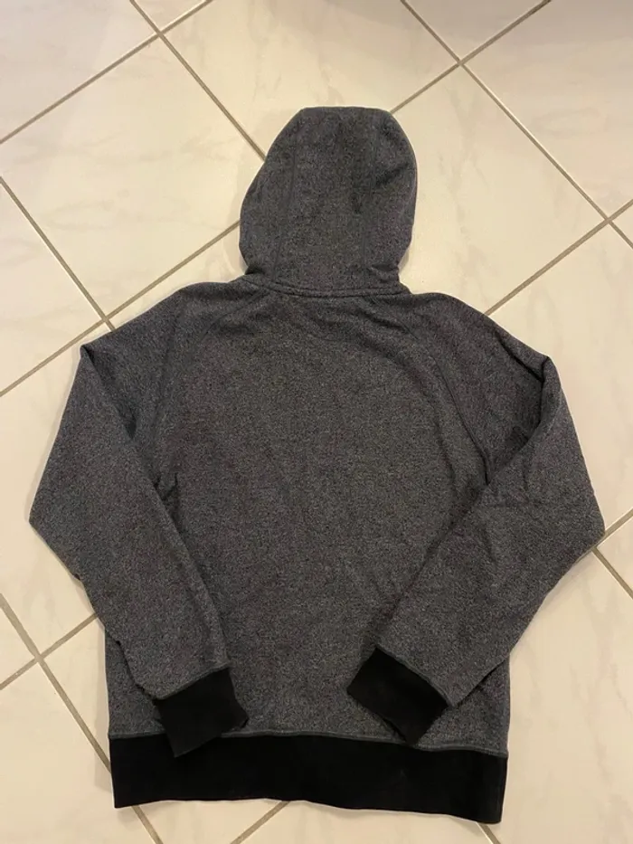Sweat Nike capuche zippé – Taille M – Style sport & urbain – Comme neuf ! - photo numéro 2