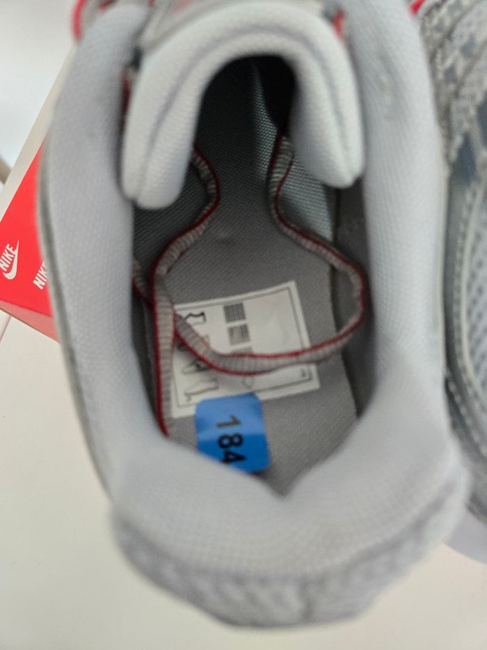 Nike p6000 taille 35 neuves gris argenté rouge neuves - photo numéro 5