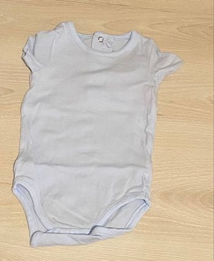 Bodies 6 mois x6 - photo numéro 2