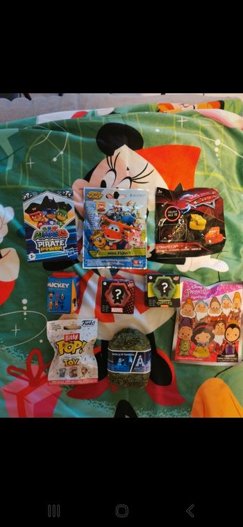 Lot figurines et autres Disney marvel