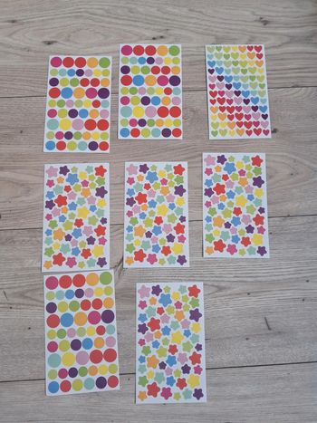 8 planches gommettes formes et couleurs