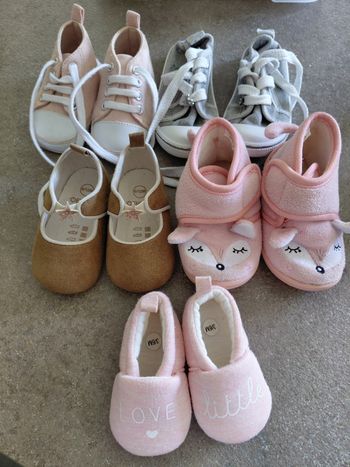 Lot de chaussons et chaussures bébé fille