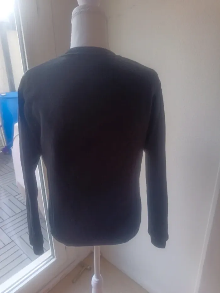 Un sweat taille XS - photo numéro 2