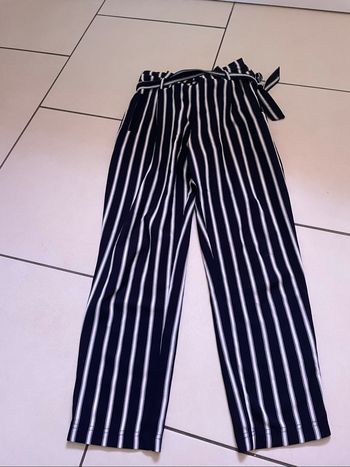 Pantalon rayer ample stradivarius