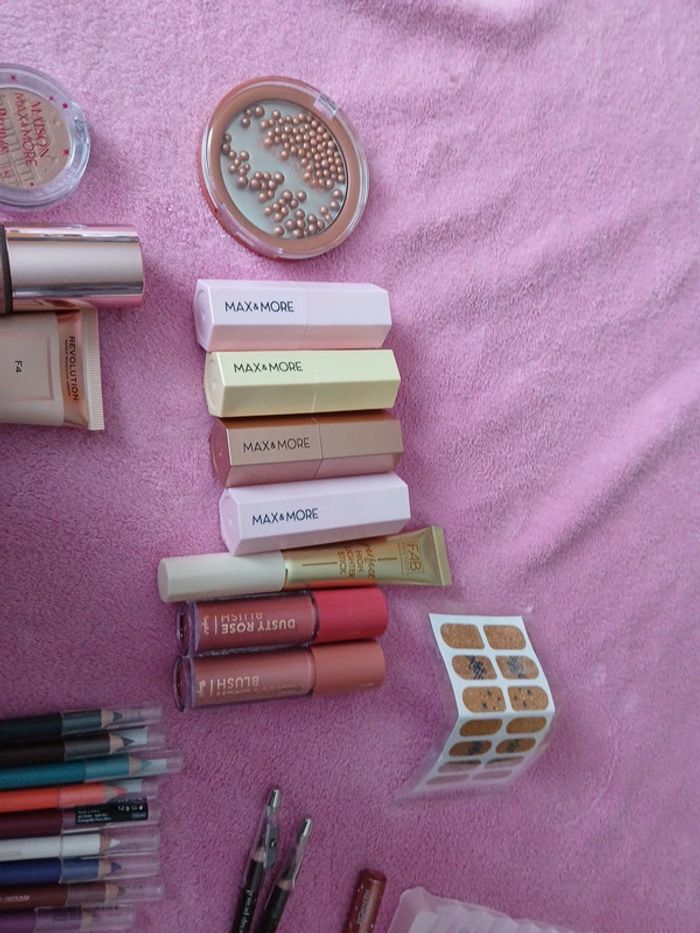 Lot maquillage - photo numéro 3