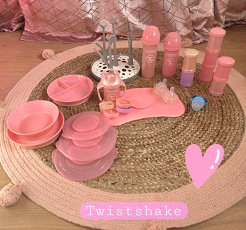 Lot biberons assiettes bébé fille