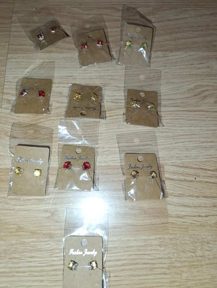 Joli lot boucles d'oreilles neuves 18 paires