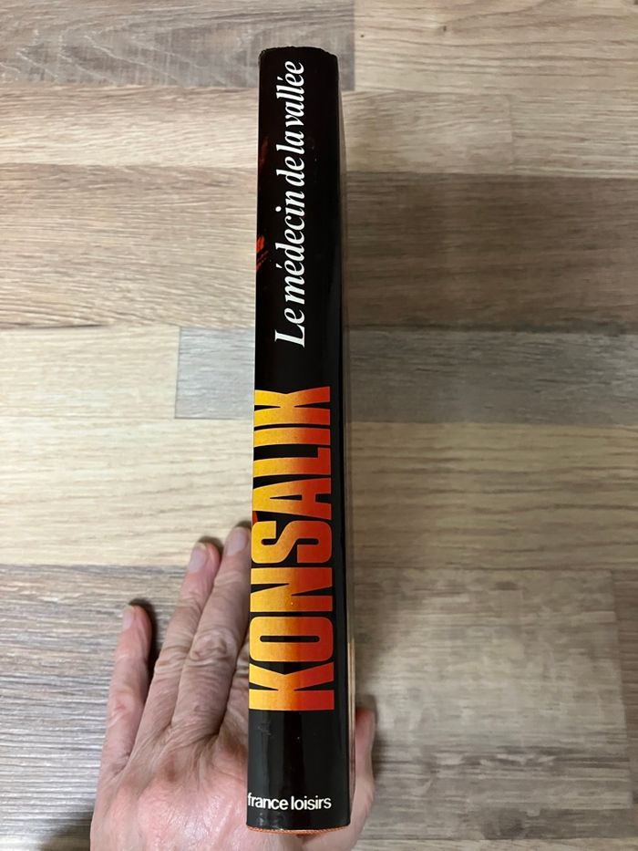 Livre relié-Konsalik-Le médecin de la vallée - photo numéro 2