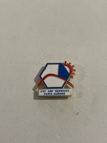 Pin's EDF GDF services Paris Aurore