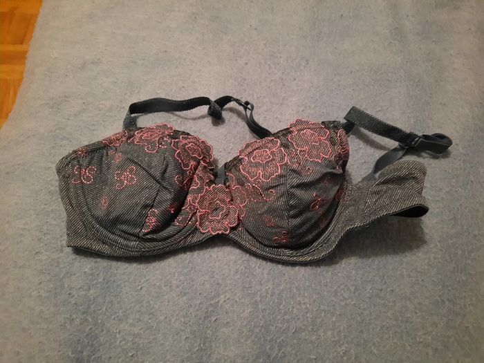 Soutien gorge bleu avec rose rose - Charlott' Lingerie