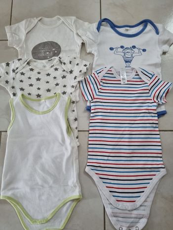 Lot 5 bodies 18 et 24 mois 