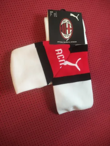 Chaussettes de foot Milan AC, Puma Authentique Officiel taille 31/34, Neuf