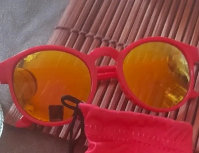 Lunette de soleil" M&Ms"avec étui