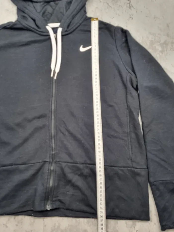 Veste zippée à capuche noire Nike – Taille M Femme (mesures en photos) - photo numéro 5