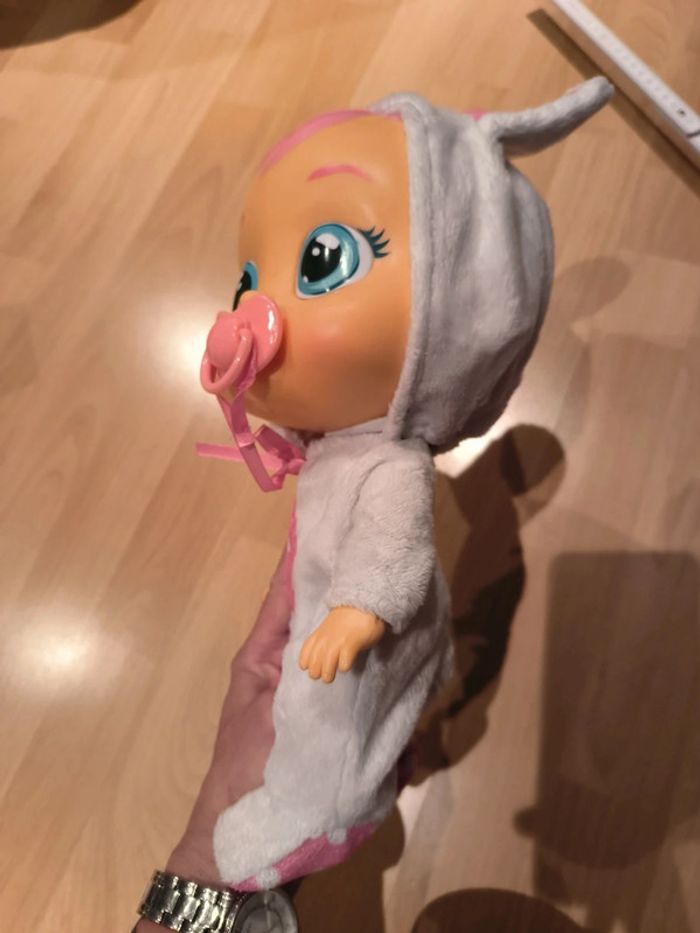 Bébé avec sa tutute et pyjama blanc - gris - photo numéro 4