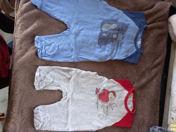 Pyjamas 1 mois - photo numéro 2