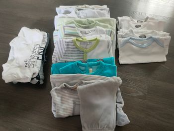 Lot pyjama/ bodies garçon 3 mois