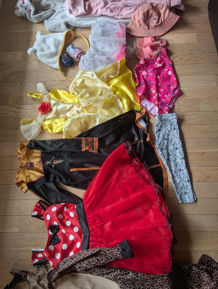 Lot de 60 pièces , vêtements multi marques.