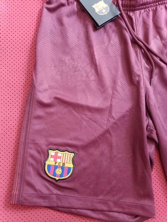 Short de foot FC Barcelone, Nike Authentique Officiel taille Adulte S Homme, Neuf - photo numéro 2
