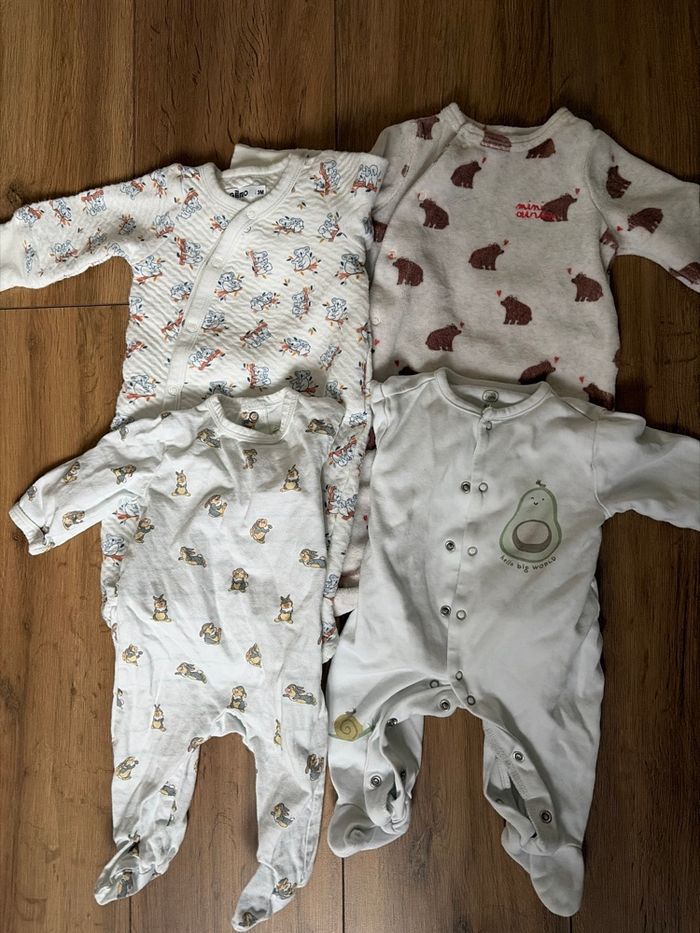 Lot 4 pyjamas