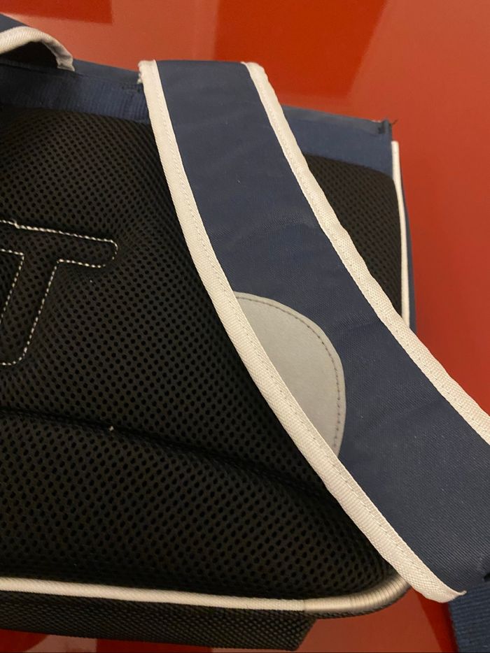 Cartable bleu marine neuf - photo numéro 8