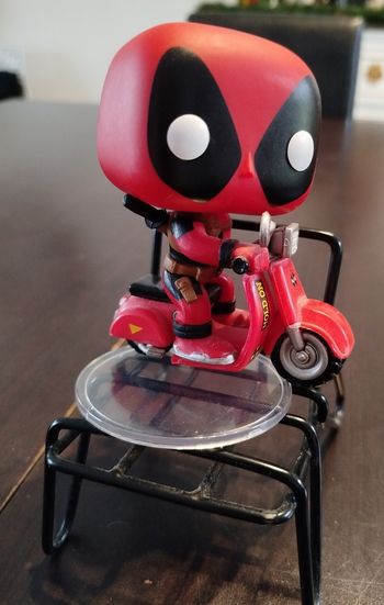 Figurine Deadpool scooter 